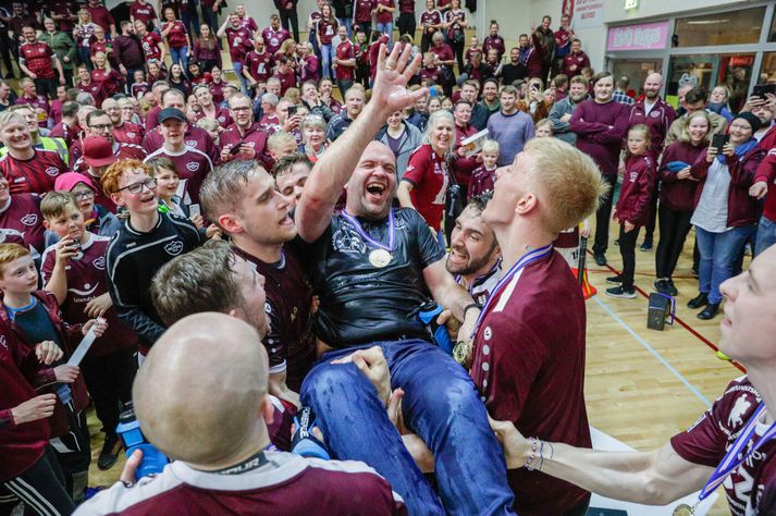Leikmenn Selfoss tollera Patrek Jóhannesson eftir að liðið tryggði sér Íslandsmeistaratitilinn vorið 2019.