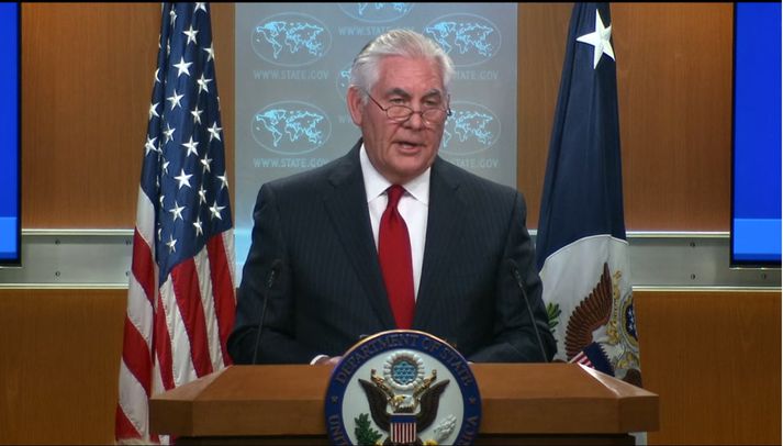 Rex Tillerson í ræðupúlti utanríkisráðuneytisins.