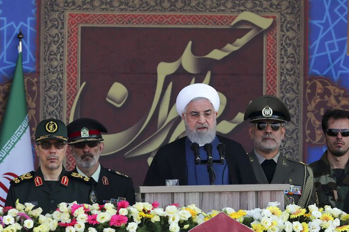 Hassan Rouhani, leiðtogi Íran, flytur ræðu á 39 ára afmælisfögnuði stríðsins á milli Íran og Írak.