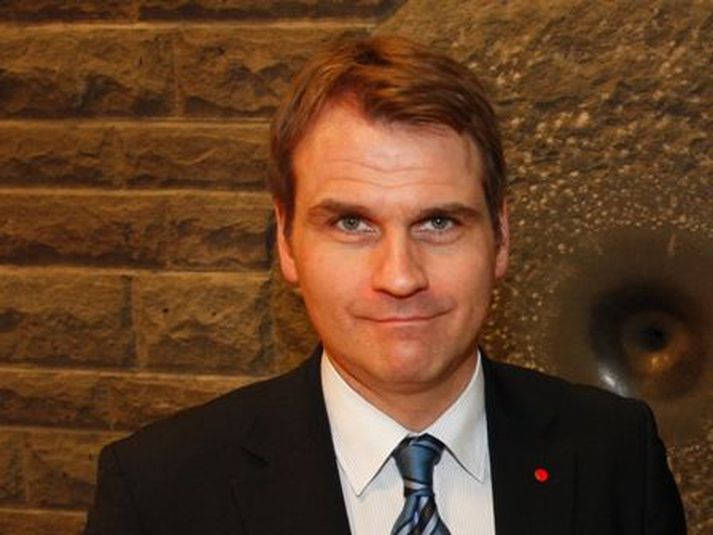 Árni Páll heilsaði upp á starfsfólkið í Sóltúni í dag. Mynd/ Anton Brink.