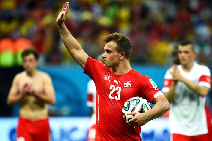 Shaqiri fékk að eiga bolta leiksins eins og venja er þegar menn skora þrennu.