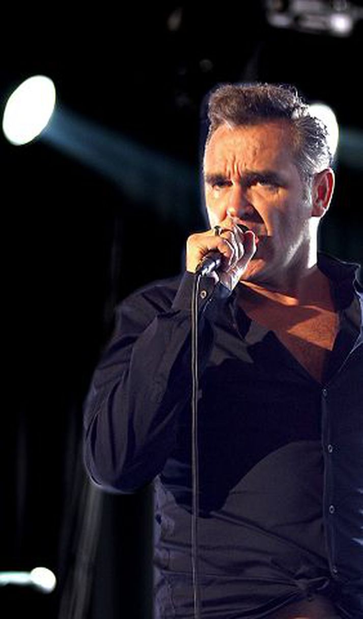 Kynþokkinn uppmálaður
Morrissey var hrikalegur flottur upp á sviðinu og heillaði alla gesti Laugardalshallarinnar upp úr skónum.

