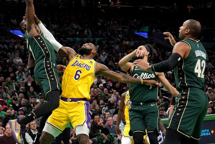 Stórveldi NBA deildarinnar, Celtics og Lakers, mætast í kvöld. 