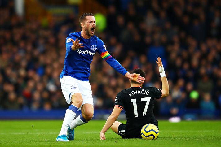 Gylfi Þór bar einnig fyrirliðabandið gegn Chelsea sem og Liverpool.