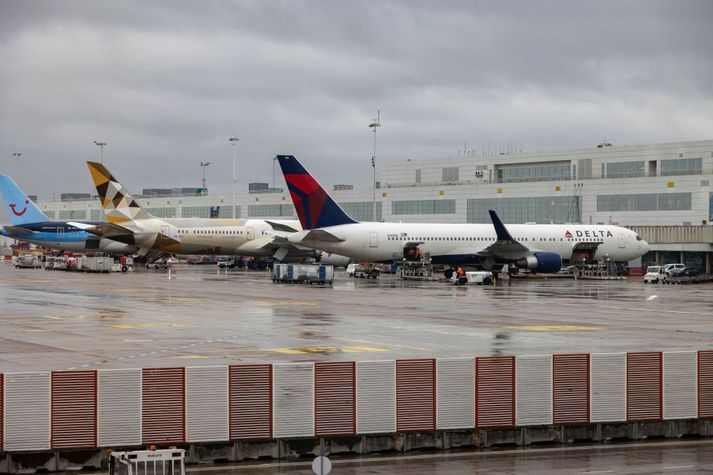 Hjólið féll af vélinni skömmu fyrir flugtak. Mynd er úr safni og sýnir vél Delta á alþjóðaflugvelli í Brussel. 