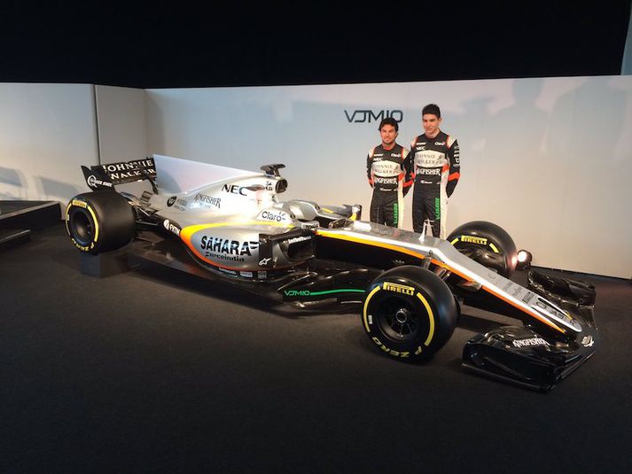 VJM10 í allri sinni dýrð ásamt ökumönnum Force India, Sergio Perez og Esteban Ocon.