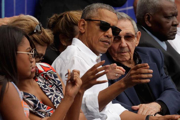 Obama og Castro á góðri stund í gær á viðureign bandaríska hafnaboltaliðsins Tampa Bay Rays og kúbverska landsliðsins.