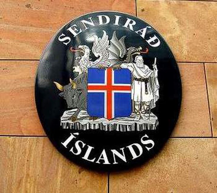 Aukin framlög.
Þremur sendiráðum verður lokað á næsta ári en framlög til annarra hækkuð um 6-7 prósent vegna gengisþróunar