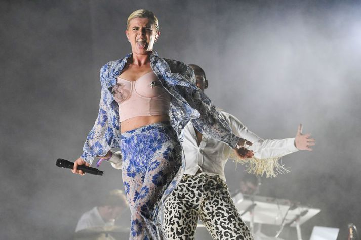Sænska tónlistarkonan Robyn er á meðal tónlistarmanna í Svíþjóð sem vilja meina Ísrael þátttöku í Eurovision í ár. 
