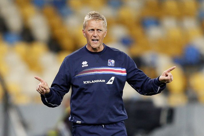 Heimir á hliðarlínunni í kvöld.