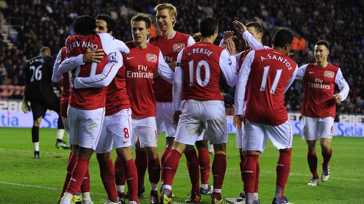 Arsenal-liðið fagnar hér einu marka sinna í gær.