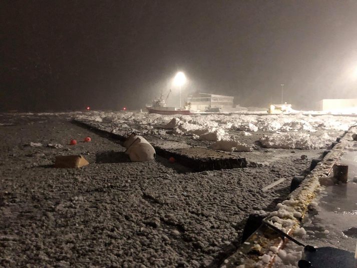 Gríðarmikið tjón varð í höfninni á Flateyri í snjóflóðinu sem féll úr Skollahvilft á þriðjudagskvöld.