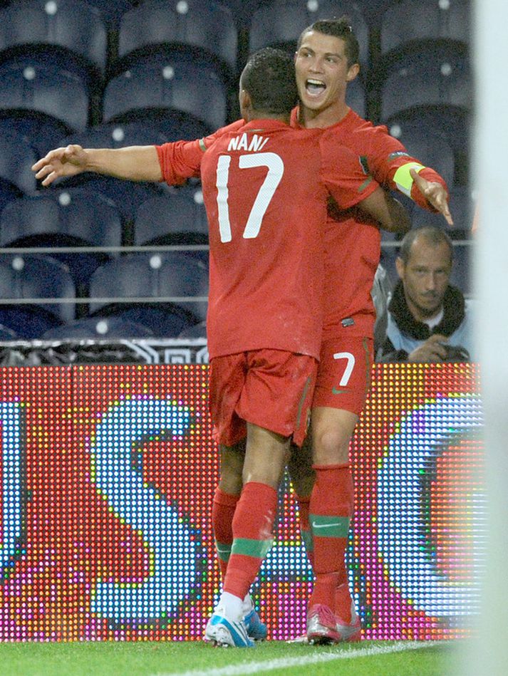 Cristiano Ronaldo fagnar marki sínu í gær.