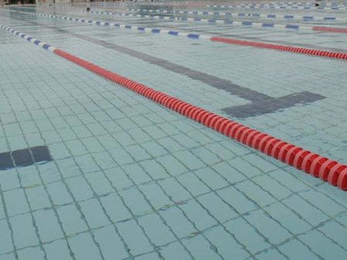 Frá sundlauginni í Reykjanesbæ. Atvikið átti sér stað inn í kvennaklefanum.