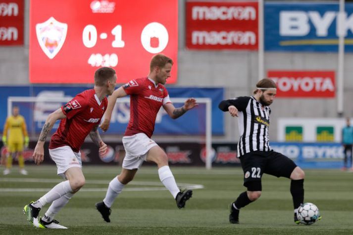 Óskar Örn Hauksson kom KR í 1-0 í fyrri leiknum á móti Val og það reyndist vera sigurmark leiksins.