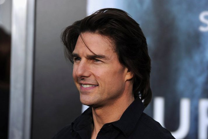 stórafmæli á Íslandi Tom Cruise er væntanlegur til landsins í júní og hyggst halda upp á fimmtugsafmælið sitt hér á landi. Vinum Cruise ku vera boðið til veislunnar, en í þeim hópi eru m.a. hjónin David og Victoria Beckham.