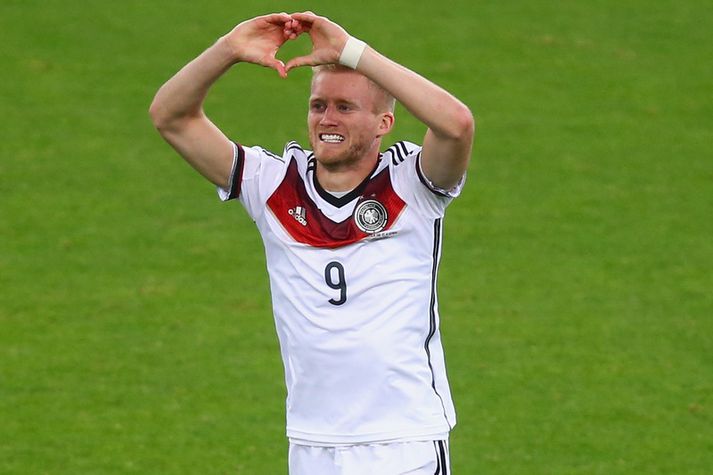 André Schürrle fagnar marki sínu.