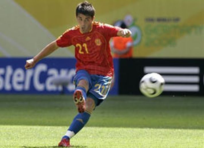 David Villa spyrnir af vítapunktinum í leiknum við Úkraínu