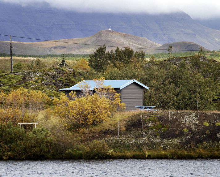 Orkuveitan tók við þessu húsi af dánarbúi og lætur nú fjarlægja það.