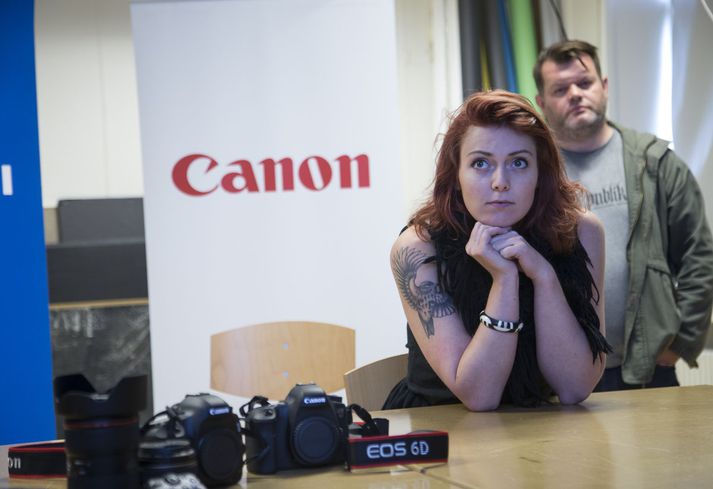 Ljósmyndanemar fá aðgang að Canon vélum í námi sínu.