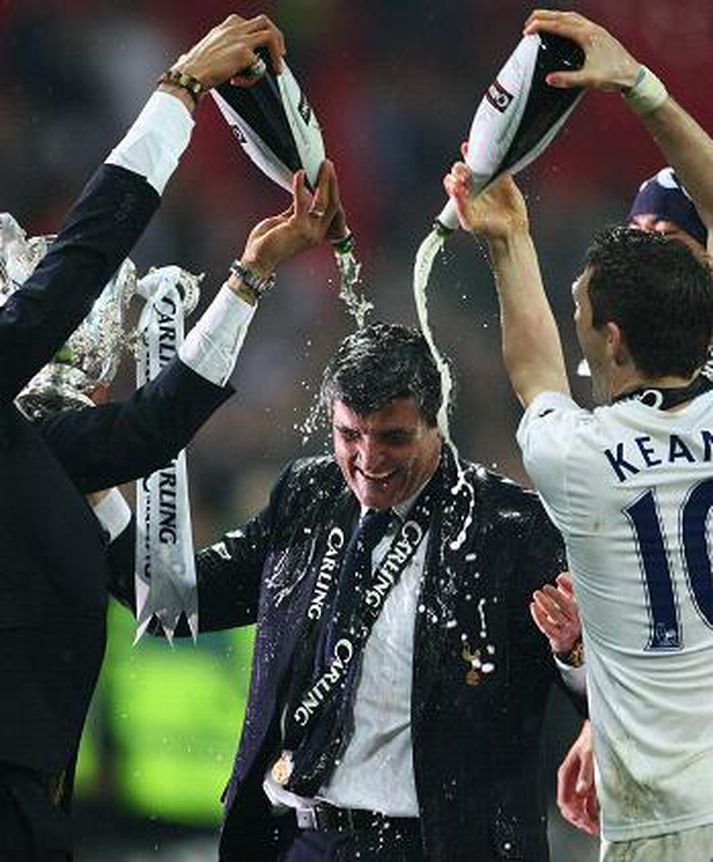 Juande Ramos fékk kampavínssturtu frá leikmönnum sínum eftir leik.