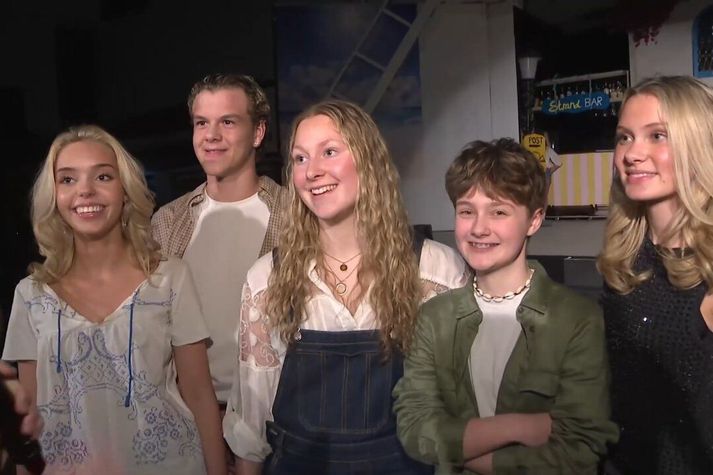 Aðalleikararnir í Mamma mia ræddu við fréttastofu Sýnar í beinni útsendingu í gærkvöldi og frumsýna á föstudaginn.