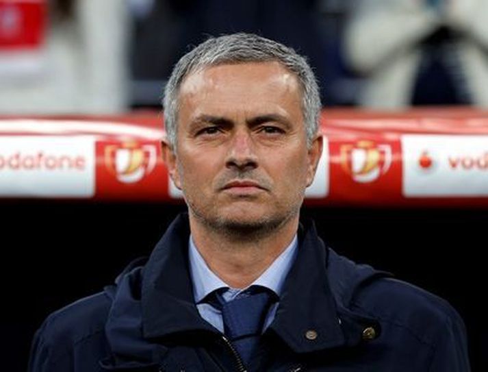 Mourinho vann deildina tvisvar, enska bikarinn einu sinni og deildarbikarinn einu sinni þegar hann stýrði Chelsea.