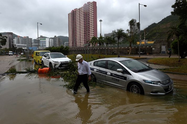 Óveðrið er sagt það versta í Hong Kong í fimm ár.