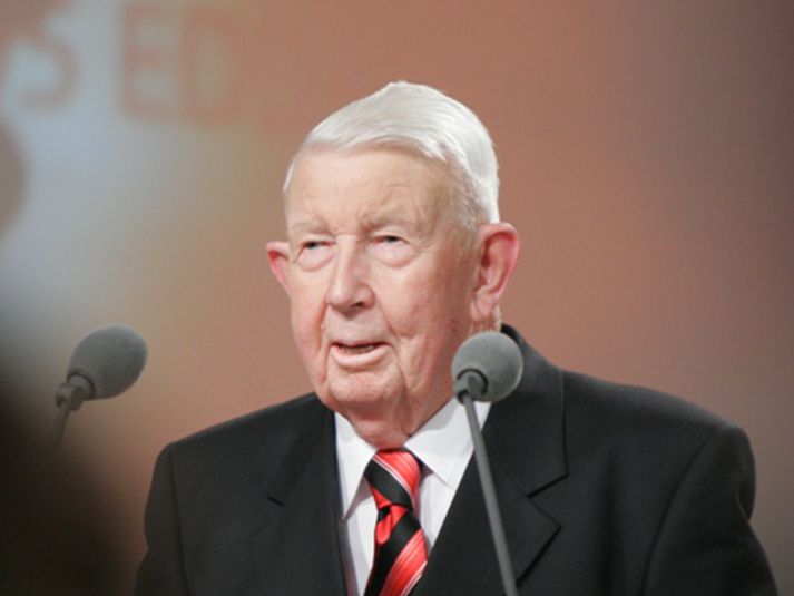 Vilhjálmur Hjálmarsson sat á þingi 1949 til 1956, aftur árið 1959 og því næst frá 1697 til 1979. Hann var menntamálaráðherra á árunum 1974 til 1978.