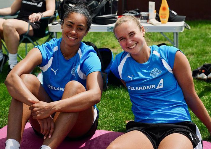 Alexandra Jóhannsdóttir og Linda Líf Boama eru samherjar hjá Kristianstad í Svíþjóð en spá samt ekki Svíum heimsmeistaratitlinum.