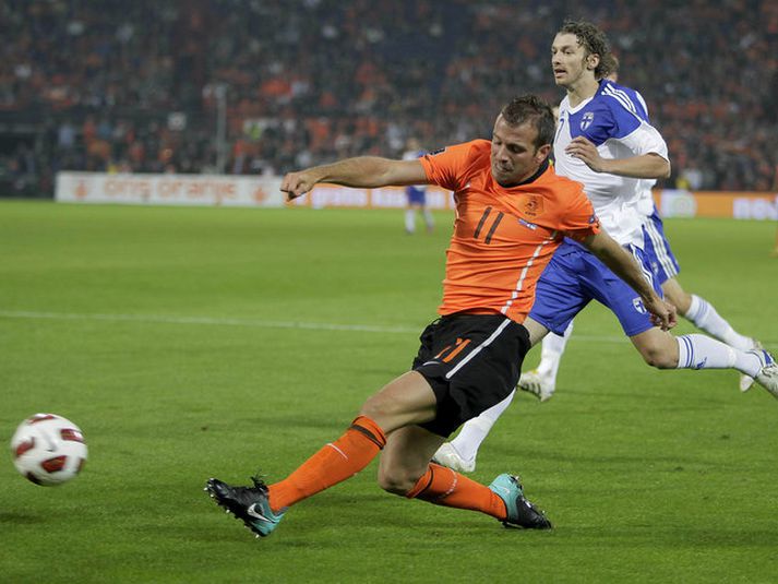 Rafael van der Vaart í leiknum á móti Finnlandi í gær.