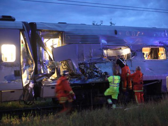 Ein kona er á gjörgæslu eftir slysið.