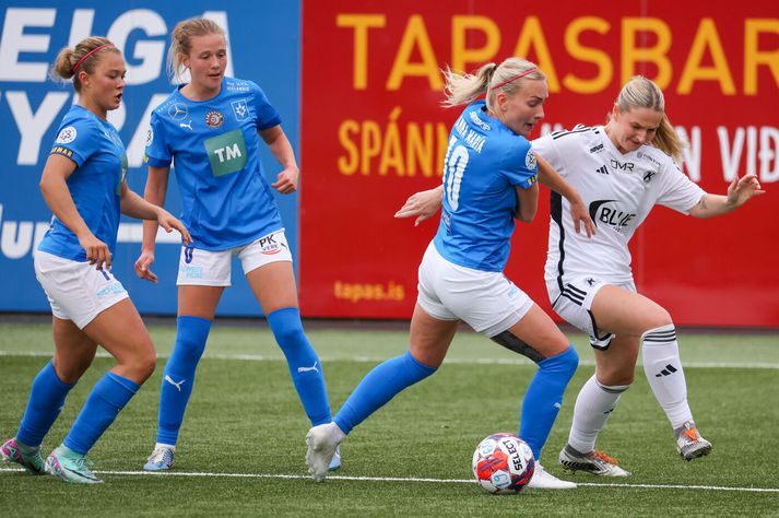 Úlfa Dís Kreye Úlfarsdóttir (önnur frá vinstri) skoraði tvö mörk gegn Val, annað þeirra sérlega glæsilegt.