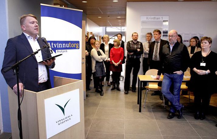 Atvinnutorg reykjavíkur opnað Jón Gnarr, borgarstjóri, og Guðbjartur Hannesson, velferðarráðherra, voru við opnun atvinnutorgs Reykjavíkur sem er til húsa að Kringlunni 1.Fréttablaðið/GVA