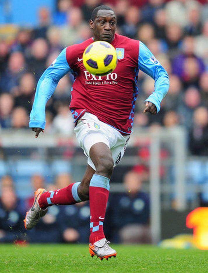 Emile Heskey í leik með Aston Villa.