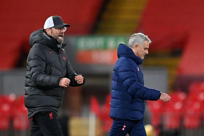 Mourinho og Klopp skömmu eftir að þeir spjölluðu saman eftir leikinn.