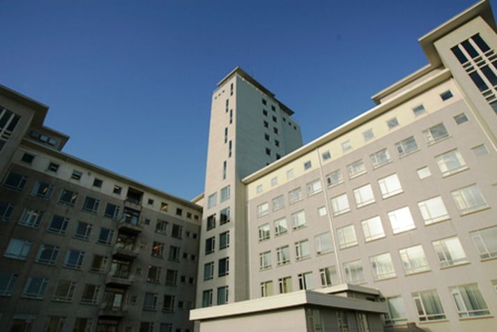 Önnur konan sem lenti í tunnuslysi verður útskrifuð af gjörgæslu í dag.