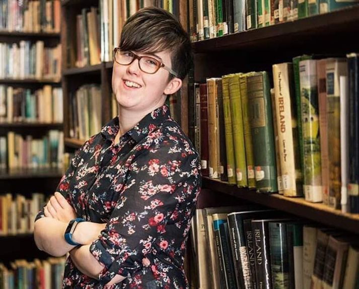 Blaðamaðurinn Lyra McKee, sem skotin var til bana í Londonderry á fimmtudag.