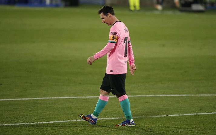 Lionel Messi var að vonum niðurlútur eftir leik í dag.