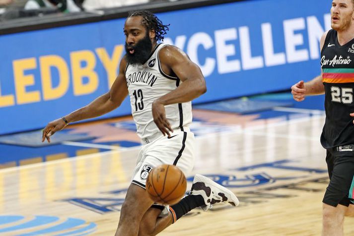  James Harden var frábær með liði Brooklyn Nets í nótt.