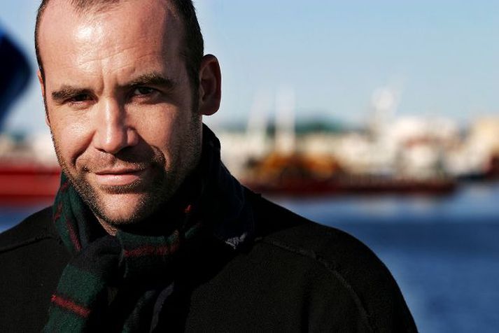 Rory McCann segir margt líkt með Íslandi og heimalandinu Skotlandi. „Ég kann ofboðslega vel við mig úti á landi og hálendið heillar. Ísland hefur það umfram Skotland hvað mig varðar að hér er allt nýtt og framandi. Ég er mikið fyrri fjallgöngur og klettaklifur þannig að það er nóg fyrir mig að gera hérna.“