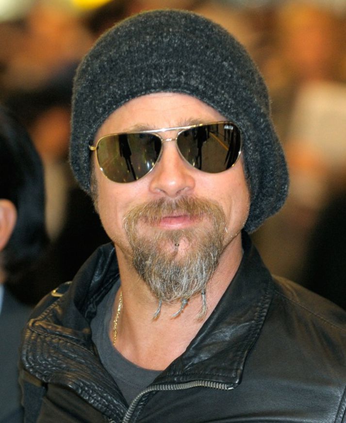 Brad Pitt hefur ekki látið græða á sig skegg svo vitað sé.