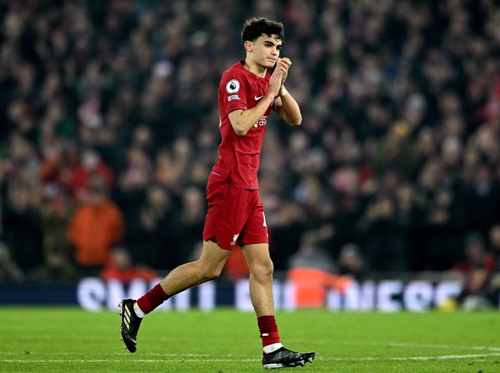 Stefan Bajcetic var flottur á miðju Liverpool í leiknum á móti Everton á Anfield í gærkvöldi.