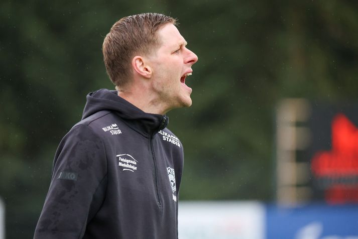 Magnús Már Einarsson fékk rautt spjald gegn KR fyrir viðbrögð sín við mistökum dómarans í aðdraganda þess að KR komst í 2-1.