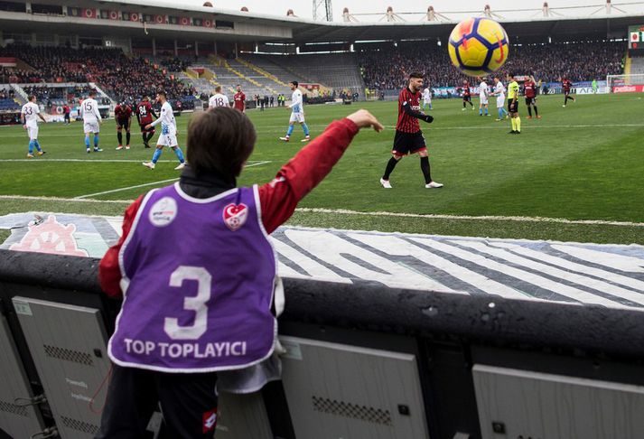 Þessi boltastrákur tengist ekki fréttinni.