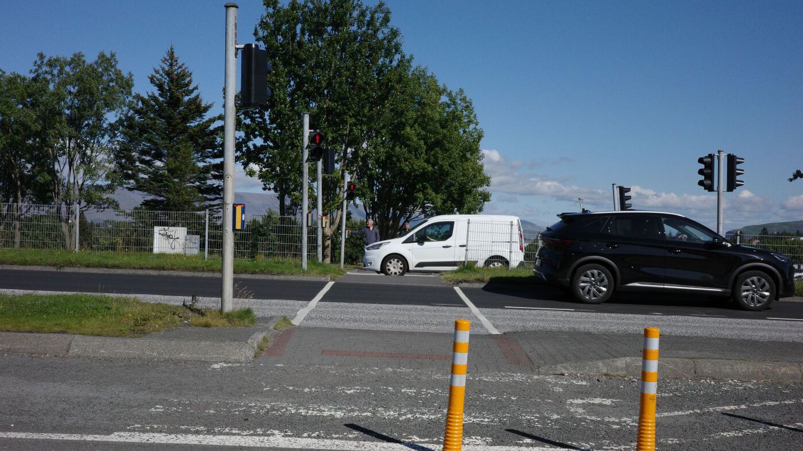Yfir­leitt bjart en ein­hverjar skúrir sunnan­til