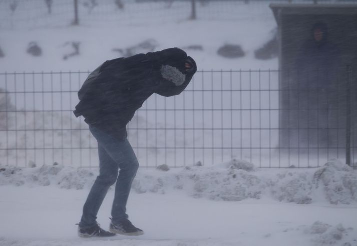 Spáð er miklu hvassviðri á höfuðborgarsvæðinu á morgun sem og mikilli snjókomu.