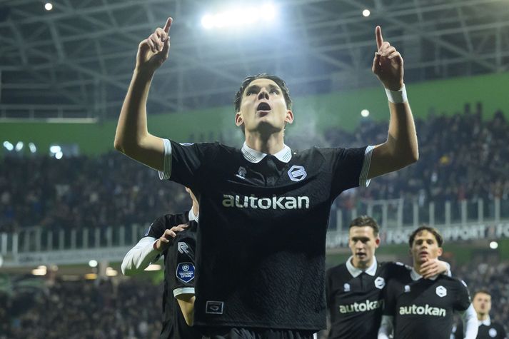 Brynjólfur Willumsson fagnar marki sínu í kvöld því fyrsta í hollensku deildinni síðan í lok ágúst.