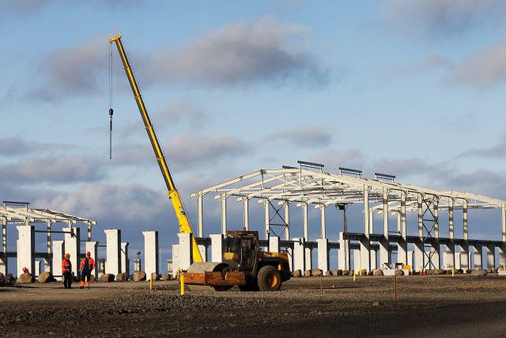 Áætlað var að tekjur Reykjanes­bæjar á yfirstandandi ári yrðu um 700 milljónum meiri en á síðasta ári vegna nýrra starfa sem meðal annars áttu að verða til vegna byggingar álvers í Helguvík. Þær áætlanir hafa ekki gengið eftir.
Fréttablaðið/stefán
