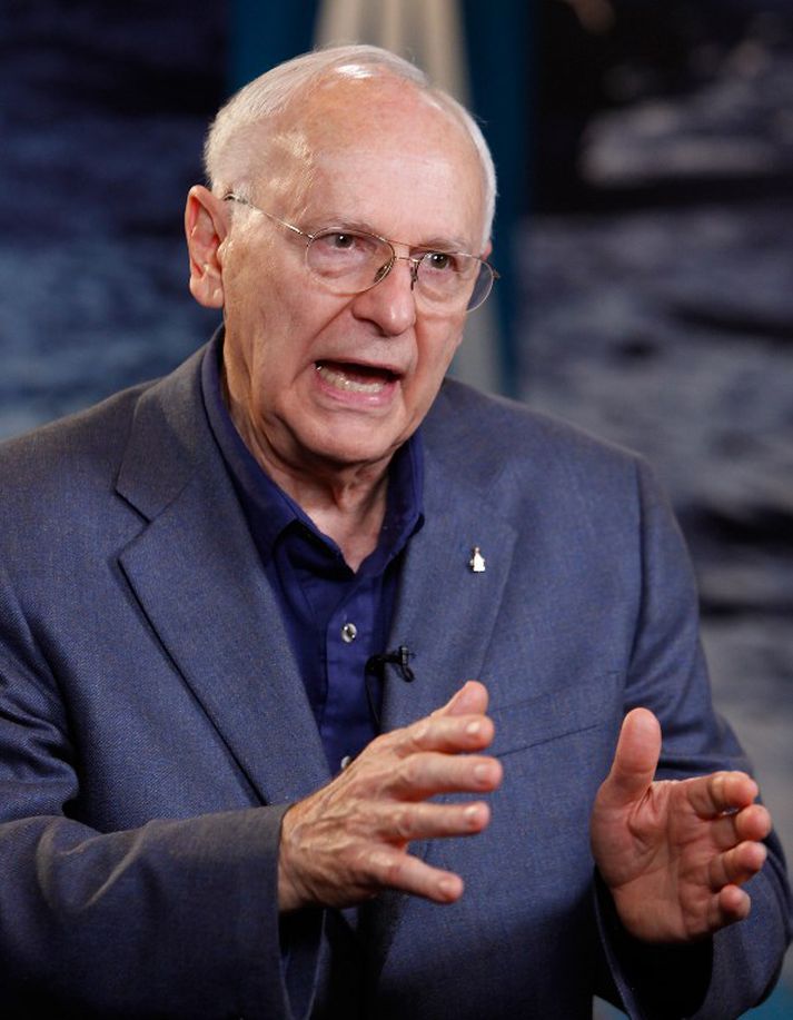 Alan Bean stýrði lendingarferjunni í Apollo 12-leiðangrinum.